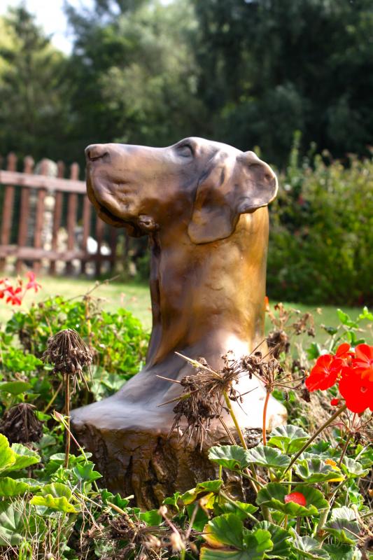 dog sculpture pointer
